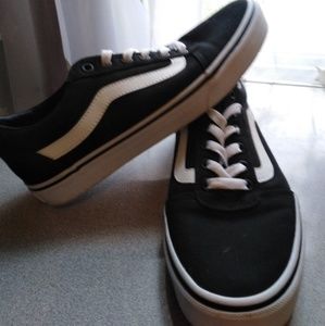 black/white Vans